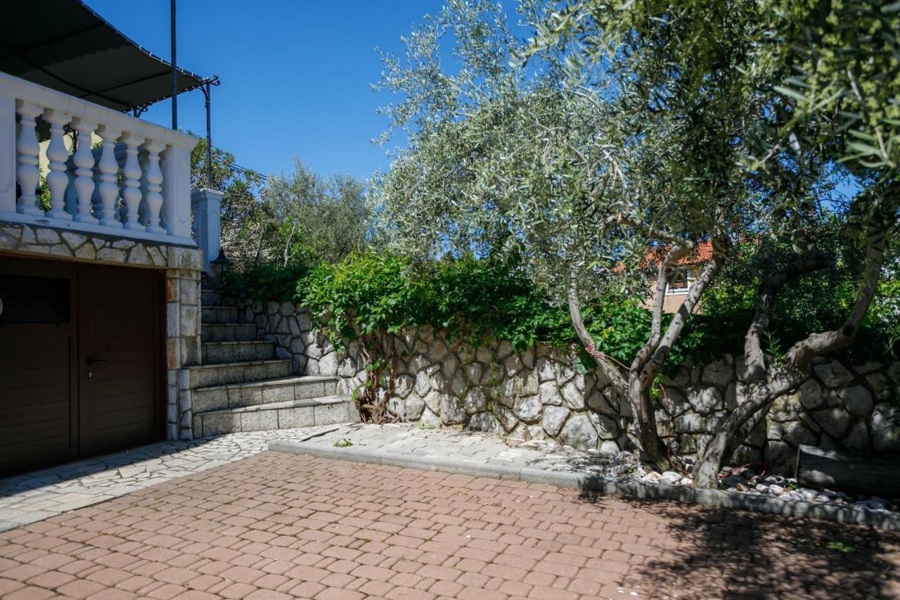 Apartments Jagoda Vrbnik Exterior photo